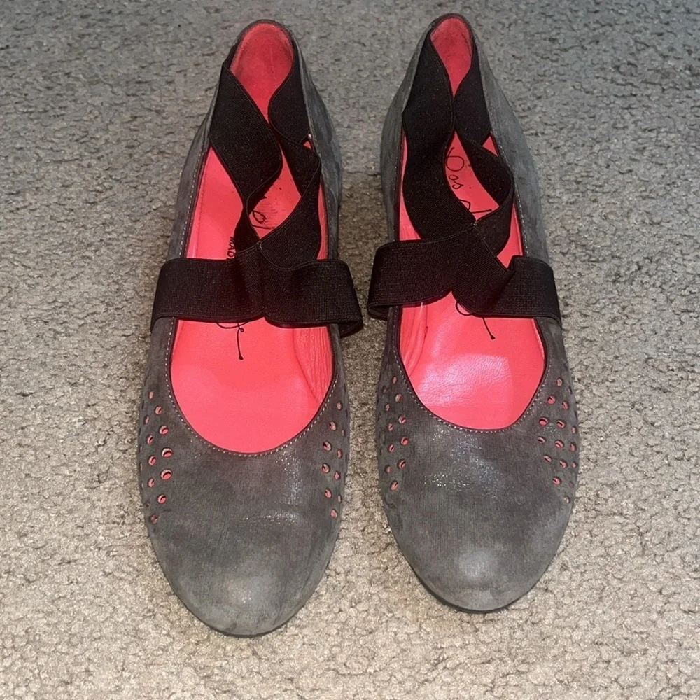 Pas‎ de Rouge Italian Handmade Suede Perforated Wedge 37.5